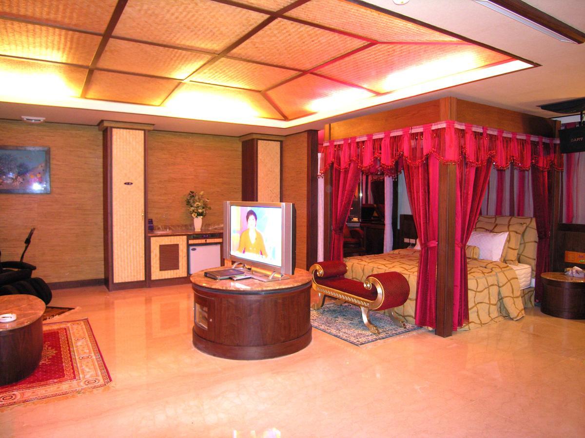 Daniel Spa Motel Pingzhen Buitenkant foto