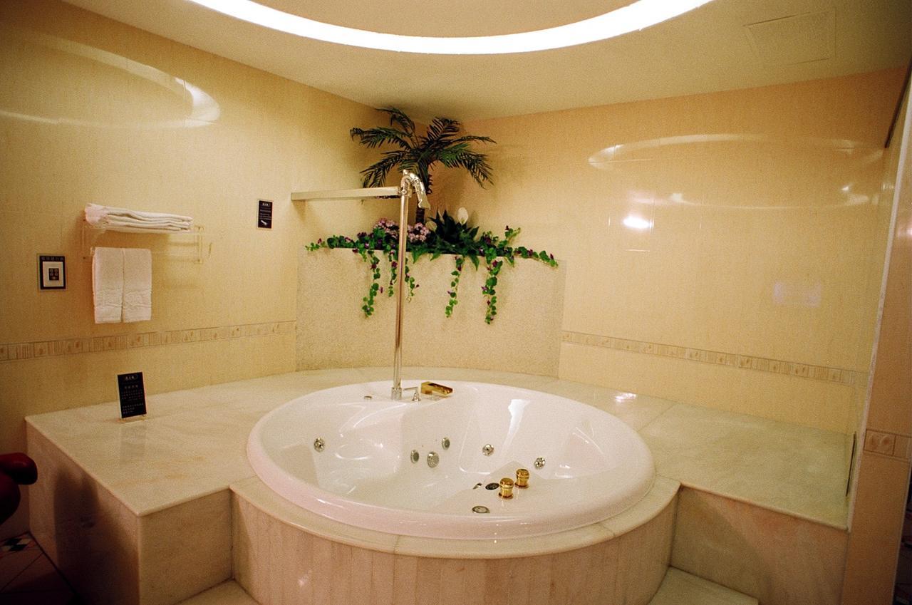 Daniel Spa Motel Pingzhen Buitenkant foto