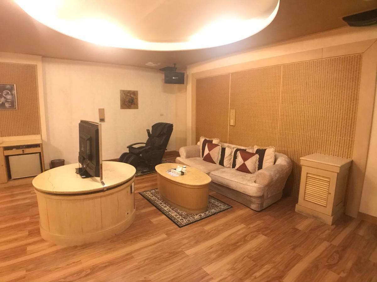 Daniel Spa Motel Pingzhen Buitenkant foto
